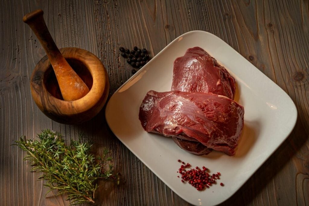 Lidah Jawa Saya Kaget dan Menyerah Ketika Mencoba Dendeng Rusa dari Merauke