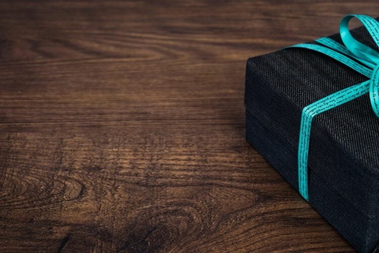 Tradisi Aneh Kondangan di Daerah Jepara yang Sudah Saatnya Dihilangkan: Nyumbang Rokok Slop yang Dianggap Utang