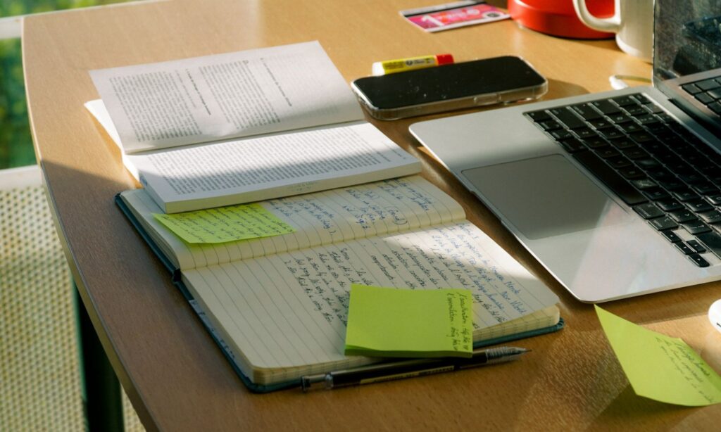 Jangan Bergaul dengan 5 Tipe Orang Ini agar Skripsi Cepat Kelar Mojok.co