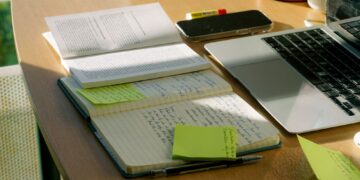 Jangan Bergaul dengan 5 Tipe Orang Ini agar Skripsi Cepat Kelar Mojok.co