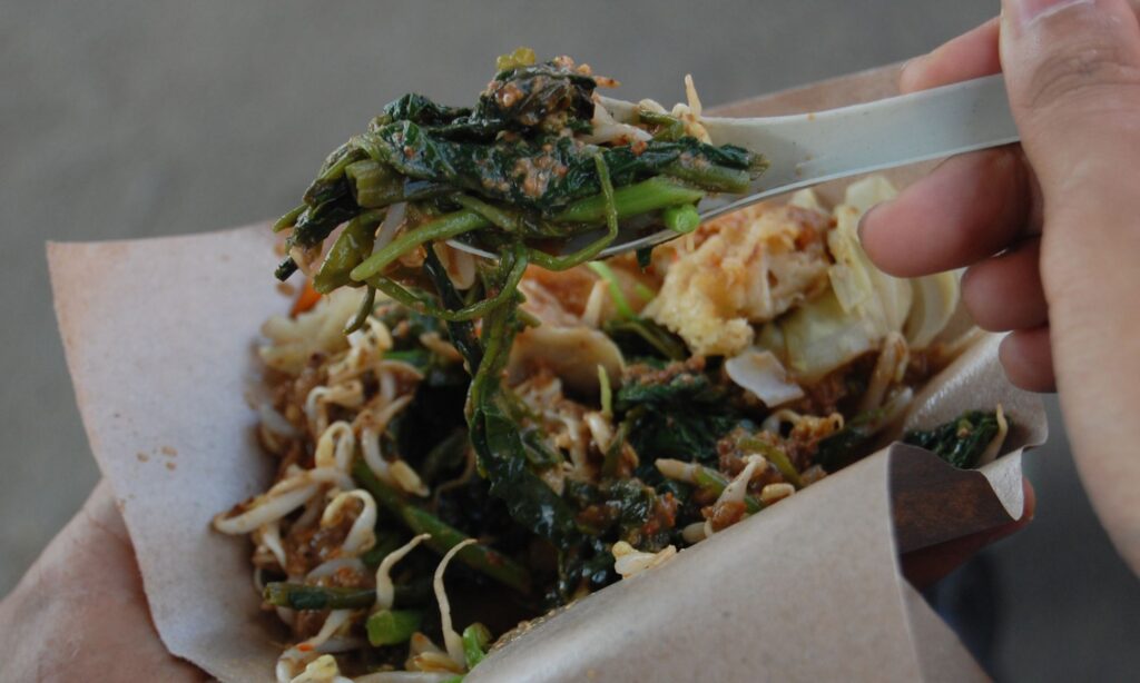 Warung Gunung Semeru Lumajang Ikonik, tapi Nggak Cocok untuk Kalian yang Kesabarannya Setipis Tisu Mojok.co