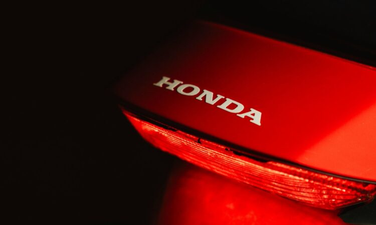 Honda Civic Genio: Tampan, Nyaman, Harga 30 Jutaan, tapi Menuntut Kesabaran Mojok.co