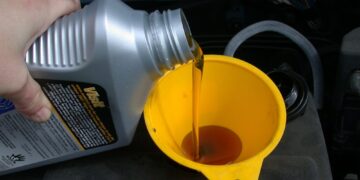 5 Cara Mudah Mengetahui Oli Palsu Menurut Penjual Spare Part Mojok.co