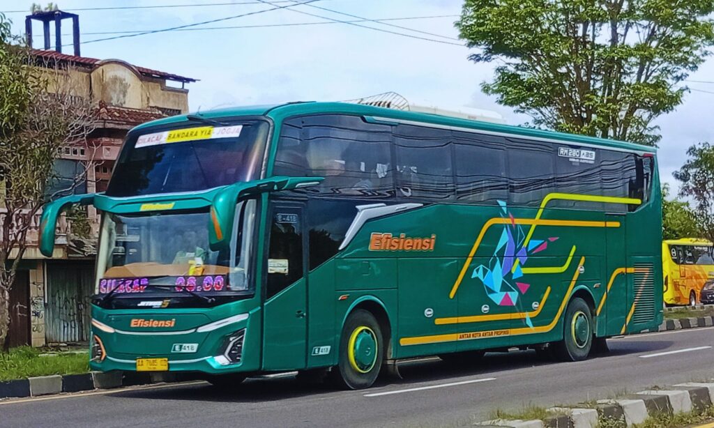 Bus Efisiensi Penyelamat Warga Purwokerto yang Ingin “Terbang” dari Bandara YIA Mojok.co
