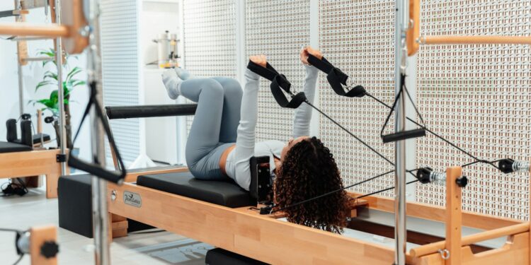 5 Hal yang Perlu Diperhatikan Pemula Sebelum Ikut Kelas Pilates selain Persiapan Uang Mojok.co