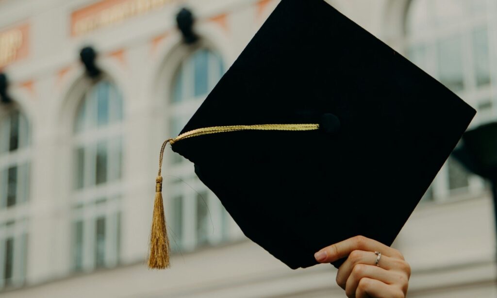 Jangan Kuliah S2 Tanpa Rencana Matang, Bisa-bisa Ijazah Kalian Overqualified dan Akhirnya Menyesal mojok.co