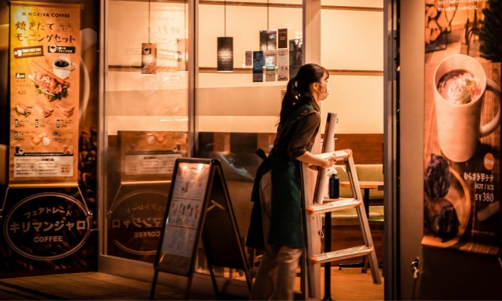 Mahasiswa yang Kuliah Sambil Kerja Adalah Petarung Sesungguhnya, Layak Diapresiasi Mojok.co