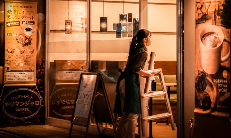 Mahasiswa yang Kuliah Sambil Kerja Adalah Petarung Sesungguhnya, Layak Diapresiasi Mojok.co