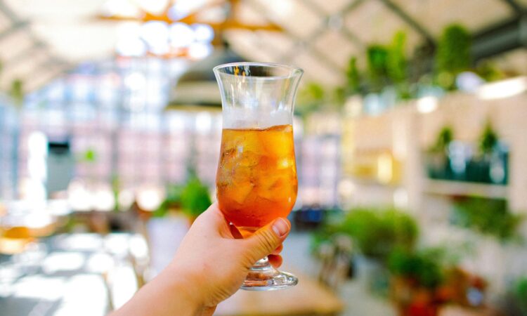 Seenak-enaknya Es Teh Jumbo Masih Kalah dengan Teh Angkringan Mojok.co