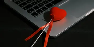 Pengalaman Saya Nyaris Gabung Sindikat Love Scamming Internasional di Sleman. Gajinya Besar, tapi Harus Jadi Cewek Seksi dan Bisa Sexting Mojok.co