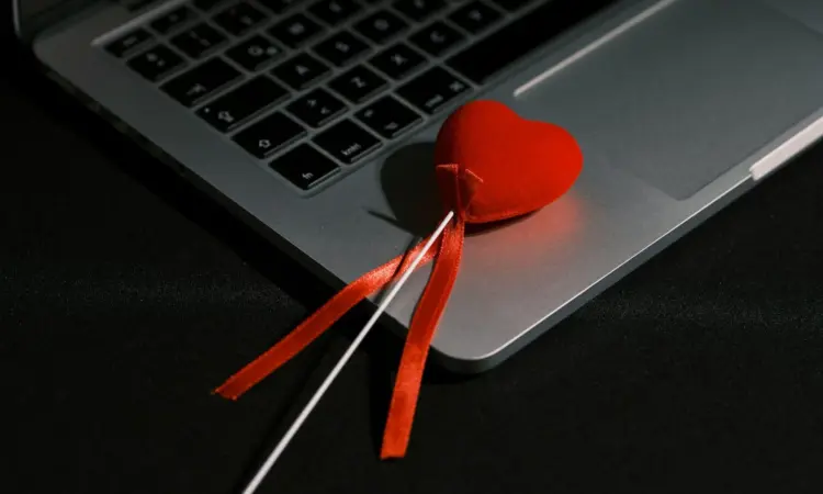 Pengalaman Saya Nyaris Gabung Sindikat Love Scamming Internasional di Sleman. Gajinya Besar, tapi Harus Jadi Cewek Seksi dan Bisa Sexting Mojok.co