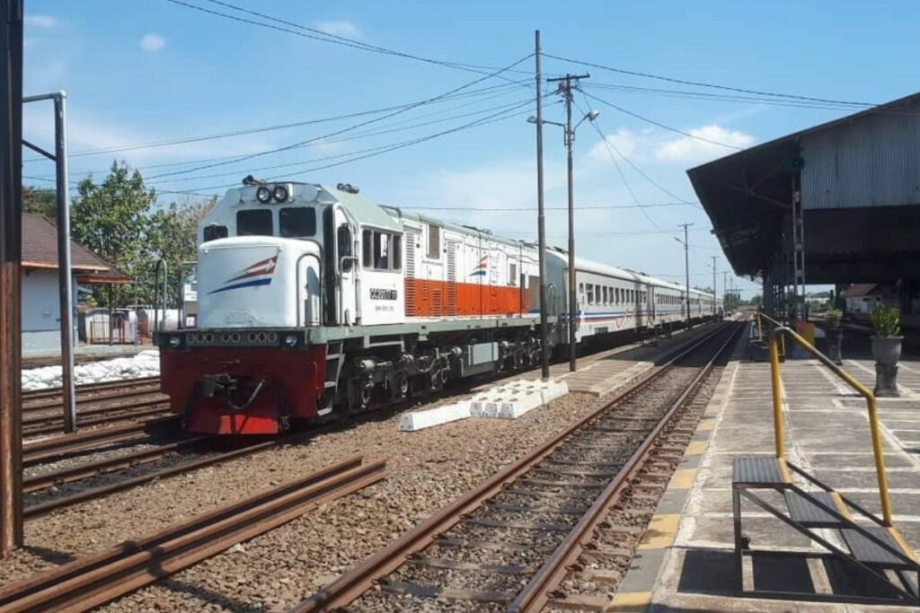 KA Dhoho-Penataran Surabaya-Malang, Kereta yang Menyiksa Penumpang tapi Tetap Dibutuhkan