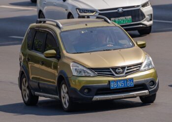 Grand Livina Bukan Mobil Lemah, Ia Adalah Bukti Kenyamanan Sejati Memang Butuh Ongkos dan Keringat