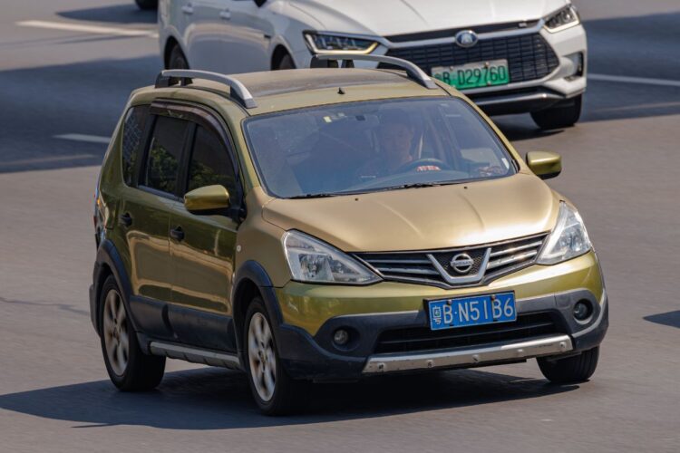 Grand Livina Bukan Mobil Lemah, Ia Adalah Bukti Kenyamanan Sejati Memang Butuh Ongkos dan Keringat