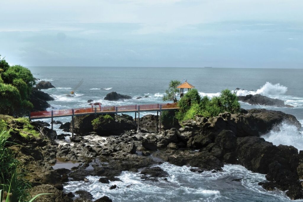 5 Mitos Kebumen yang Bikin Orang Luar Mikir Dua Kali sebelum Berkunjung