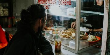 Peh, Cucut, dan Larak: Menu Pecak Andalan di Warteg yang Enak tapi Bikin Pembeli Merasa Bersalah