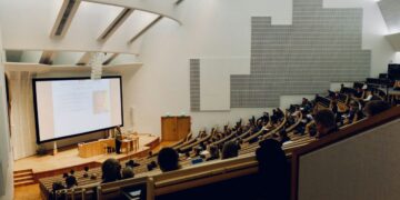 Sisi Gelap Dosen Swasta yang Jarang Dibicarakan Orang