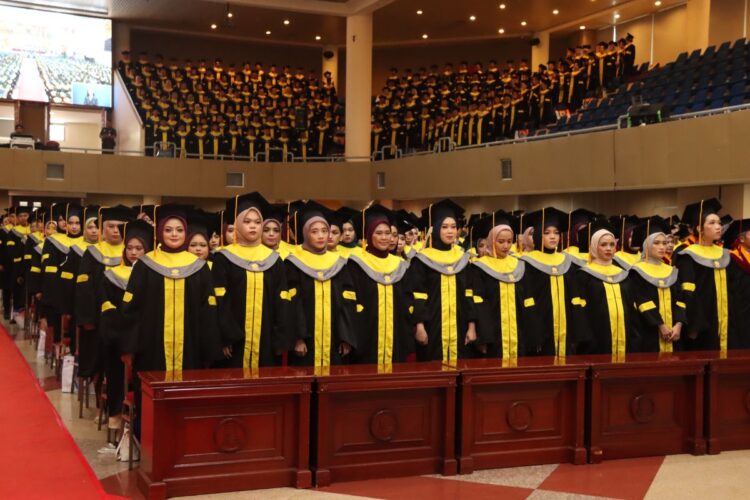 Mahasiswa UT Lulus Bukan untuk Pamer, tapi untuk Bertahan Hidup