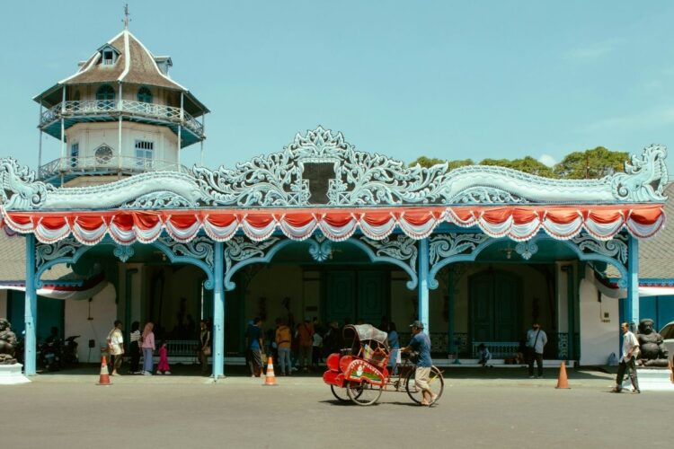 4 Kebohongan Solo yang Nggak Tertulis di Brosur Wisata