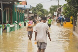 Kecamatan Kalitengah Adalah Daerah Paling Ikhlas di Lamongan: Kebanjiran Dua Bulan dan Masih Mau Menyambut Bupatinya