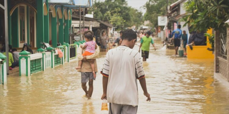 Kecamatan Kalitengah Adalah Daerah Paling Ikhlas di Lamongan: Kebanjiran Dua Bulan dan Masih Mau Menyambut Bupatinya