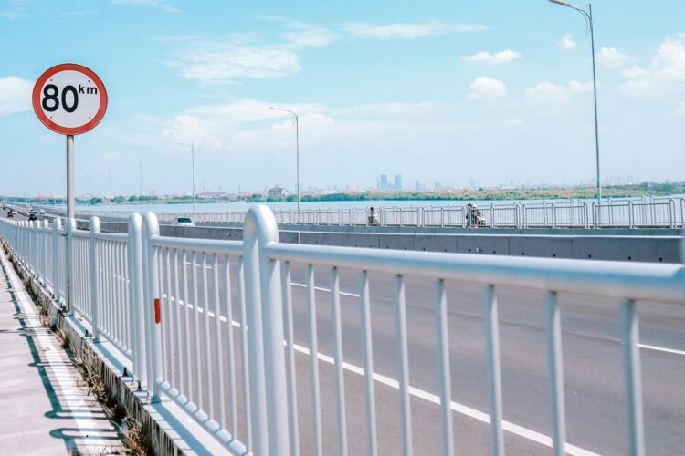 3 Sisi Gelap Jembatan Suramadu yang Bikin Wisatawan Enggan Balik Lagi ke Madura