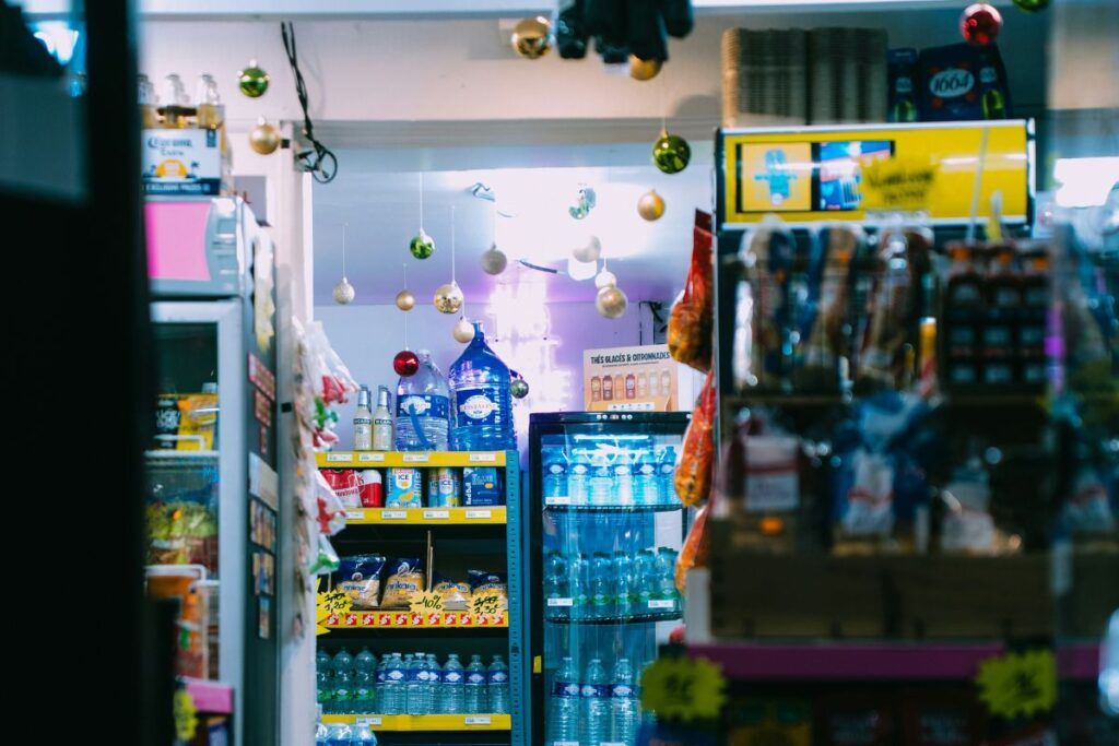 In This Economy, Bekerja di Warung Madura jadi Pilihan Paling Bijak bagi Masyarakat Sumenep