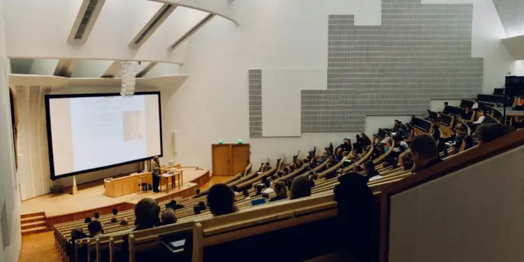 4 Akronim Universitas Jember Berdasarkan Mood Mahasiswanya