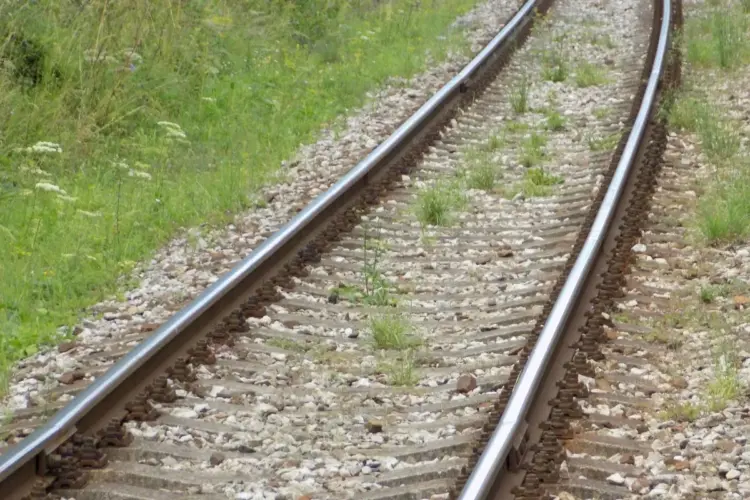 Jatuh di Rel Bengkong Purwosari Solo Bukan Kejadian Mistis, tapi Apes Aja