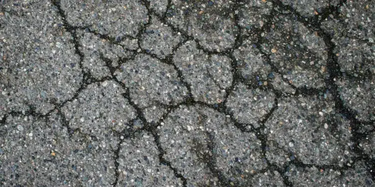 Jalan Adi Sumarmo Ngabeyan Kartasura, Jalan Penghubung Bandara Adi Soemarmo yang Bikin Pengendara Waswas