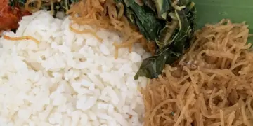 Mengapa Nasi Berkat Tahlilan Terasa Nikmat padahal Lauknya Sederhana?