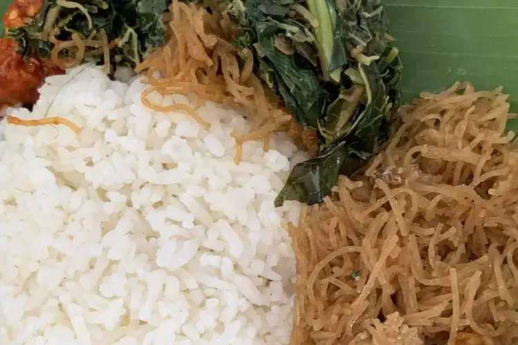 Mengapa Nasi Berkat Tahlilan Terasa Nikmat padahal Lauknya Sederhana?