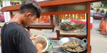 9 Ciri Batagor Kaki Lima yang Sudah Pasti Enak (Wikimedia Commons)
