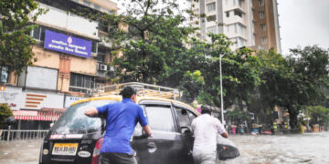 Ilustrasi Hadapi Banjir, Warga Pantura Paling Kuat Nikmati Kesengsaraan (Unsplash)