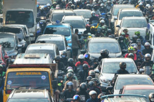 Jalan Dayeuhkolot Bandung: Jalan Raya Paling Menyebalkan di Bandung. Kalau Hujan Banjir, kalau Kemarau Panas dan Macet