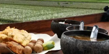6 Tips Makan Soto Ayam Jalan Bank H. Loso Purwokerto Agar Makin Nikmat Mojok.co