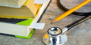 Jurusan Ekonomi Menyelamatkan Saya dari Jurusan Kedokteran yang seperti Robot Mojok.co