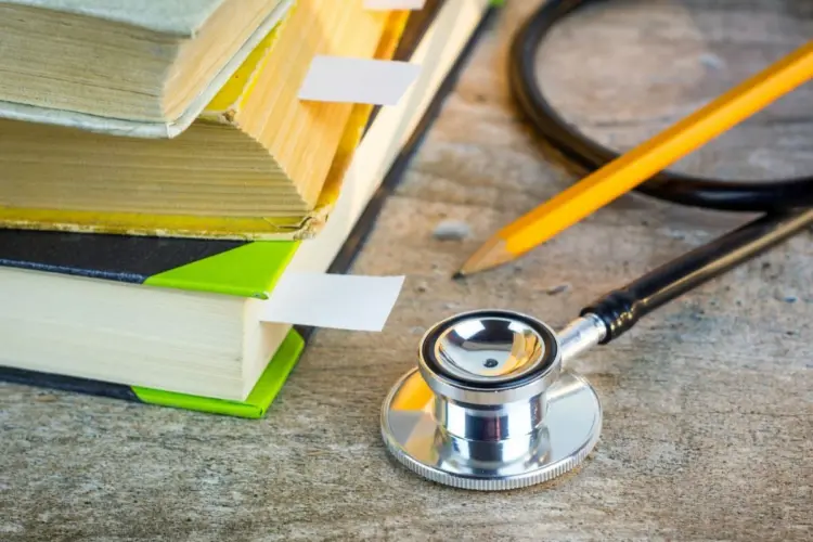 Jurusan Ekonomi Menyelamatkan Saya dari Jurusan Kedokteran yang seperti Robot Mojok.co