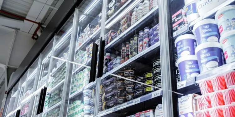 5 Barang Indomaret yang Sebenarnya Mubazir, tapi Terus Dibeli Pelanggan Mojok.co