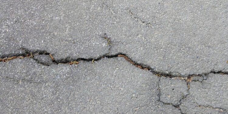 Pengendara dengan Refleks Terbaik Itu Ada di Malang, sebab Selalu Dilatih dengan Menghindari Jalanan Berlubang!