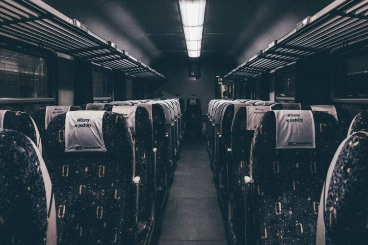 3 Keunggulan Kereta Api Eksekutif yang Tidak Akan Dipahami Kaum Mendang-Mending yang Naik Kereta Ekonomi