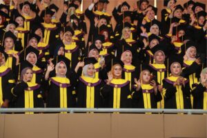 Mahasiswa Universitas Terbuka (UT) Itu Ajaib. Sama-sama Punya Waktu 24 Jam Sehari, tapi Tetap Bisa Kuliah di Sela-sela Hidup