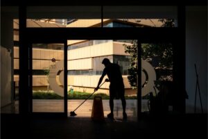 5 Cacat Pikir yang Orang Percayai tentang Cleaning Service, Pekerjaan yang Kerap Dipandang Sebelah Mata