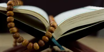 Al Waqiah, Surah Favorit Bikin Tenang Meski Kehilangan Uang (Unsplash)