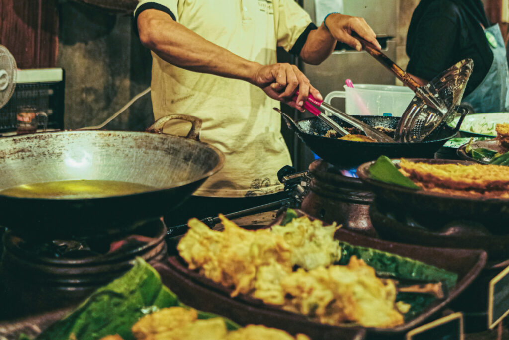 Es Teh Jumbo Cuan, tapi Jualan Gorengan Bikin Saya Bisa Kuliah (Unsplash)