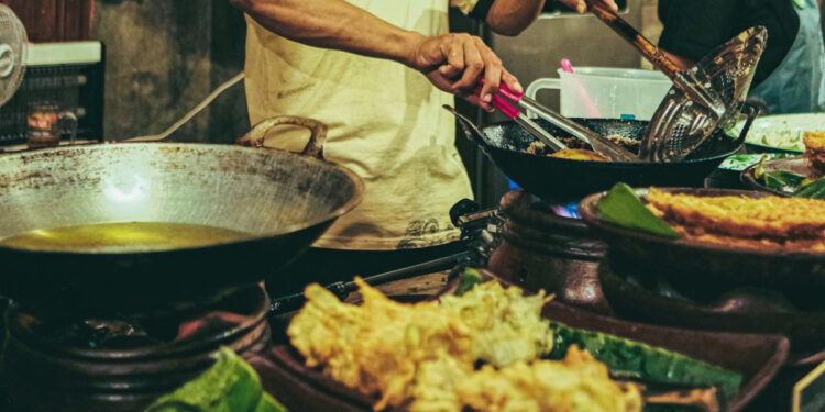 Es Teh Jumbo Cuan, tapi Jualan Gorengan Bikin Saya Bisa Kuliah (Unsplash)