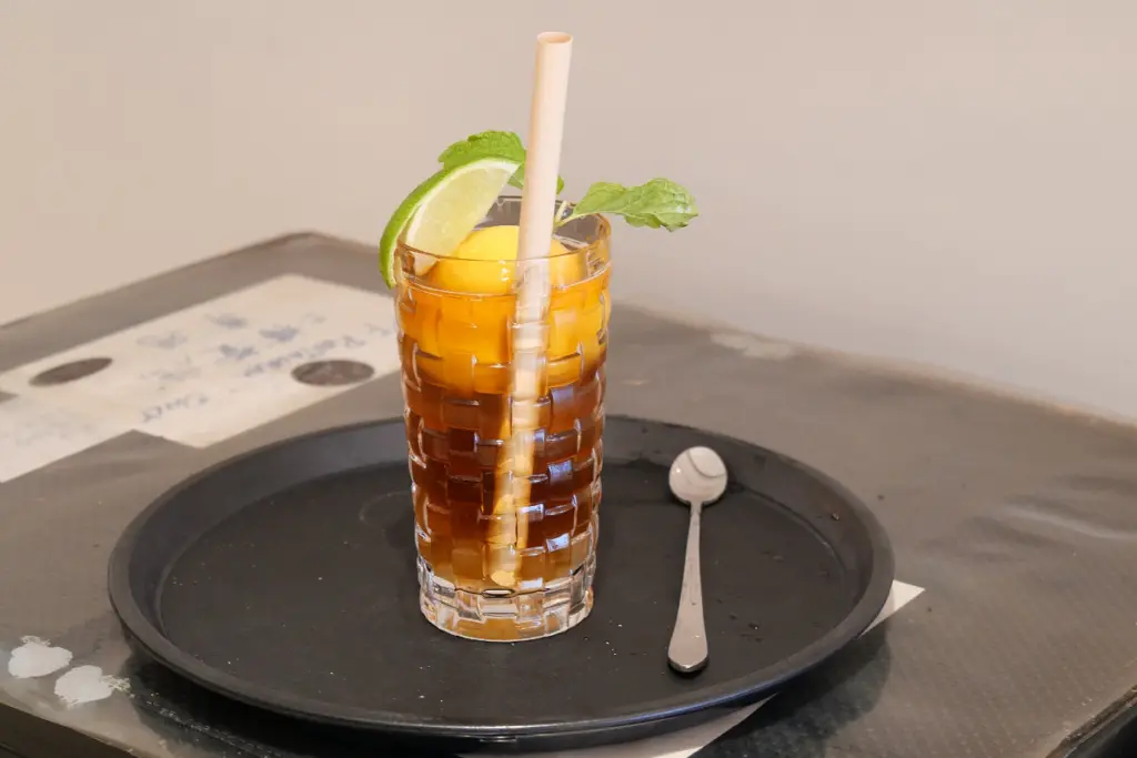 Es Teh Jumbo, Minuman Orang Miskin yang Kuat Bertahan (Wikimedia Commons)