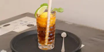 Es Teh Jumbo, Minuman Orang Miskin yang Kuat Bertahan (Wikimedia Commons)