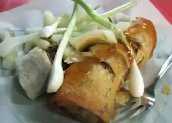 Lumpia Semarang Cerita Cinta yang Dibungkus Kulit Tipis (Wikimedia Commons)