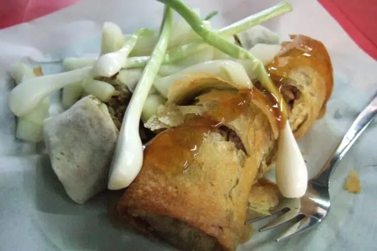 Lumpia Semarang Cerita Cinta yang Dibungkus Kulit Tipis (Wikimedia Commons)